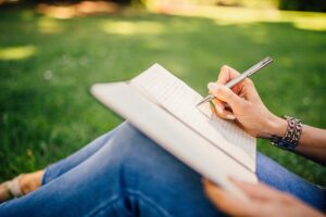 ¿Qué es el journaling? Beneficios para la mente y cómo empezar a escribir